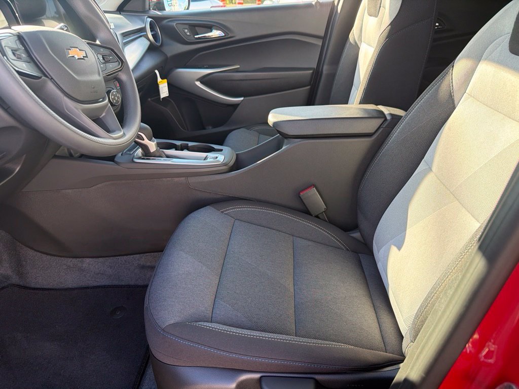 New 2026 Chevrolet Trax LS w/ LS Convenience Package FWD image 27