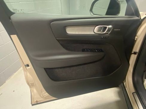 Certified 2025 Volvo XC40 B5 Ultra image 7