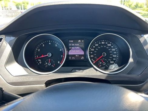 Used 2020 Volkswagen Tiguan SE w/ Panoramic Sunroof Package FWD image 27