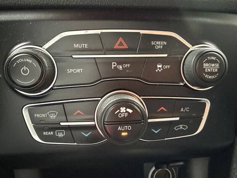 Used 2018 Dodge Charger R/T RWD image 30