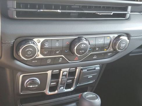 New 2025 Jeep Gladiator Sport image 12