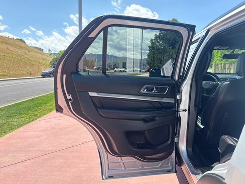 Used 2018 Ford Explorer Sport AWD/4WD image 19