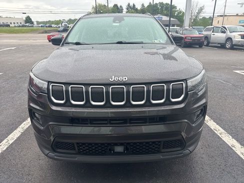 Used 2022 Jeep Compass Latitude AWD/4WD image 2