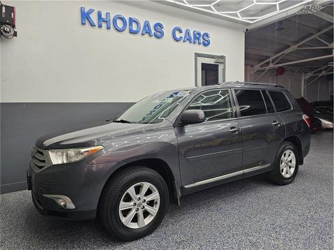 Used 2012 Toyota Highlander 4WD image 2