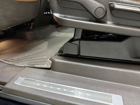 Used 2021 Cadillac Escalade ESV Sport w/ Driver Assist Tech Package image 30