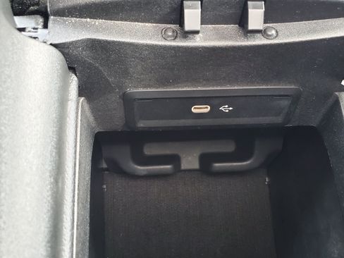 Used 2024 Mercedes-Benz GLS 580 4MATIC image 21