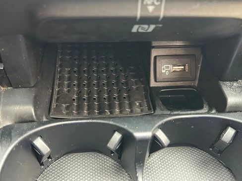 Used 2017 Mercedes-Benz E 300 4MATIC image 27