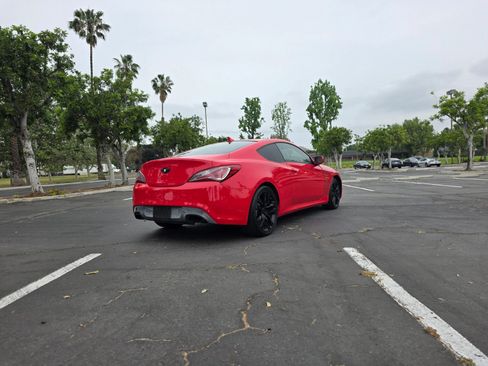 Used 2013 Hyundai Genesis 3.8 RWD image 11
