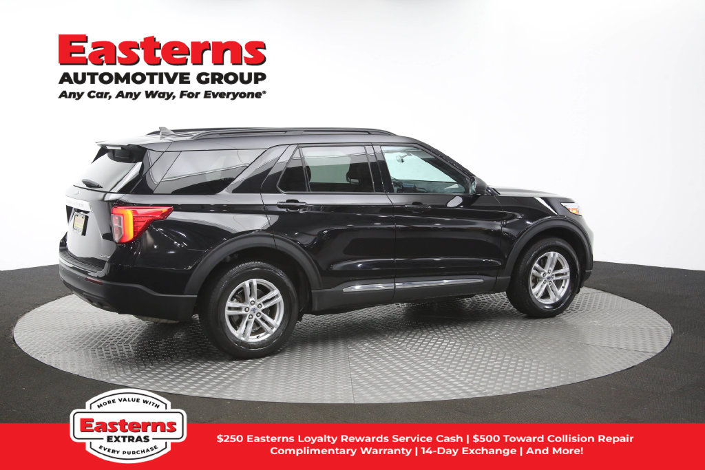 Used 2023 Ford Explorer XLT AWD/4WD image 45