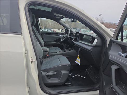 New 2026 Volkswagen Tiguan SE R-Line image 27