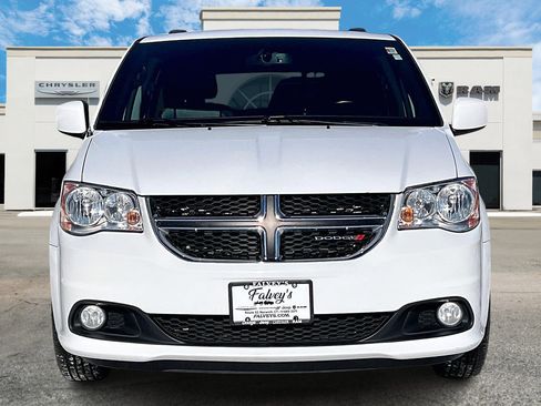 Used 2018 Dodge Grand Caravan SXT image 3