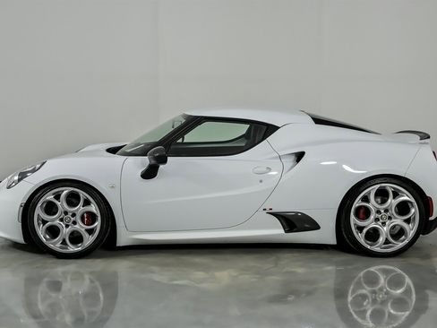 Used 2015 Alfa Romeo 4C Coupe w/ Leather Interior Group image 8