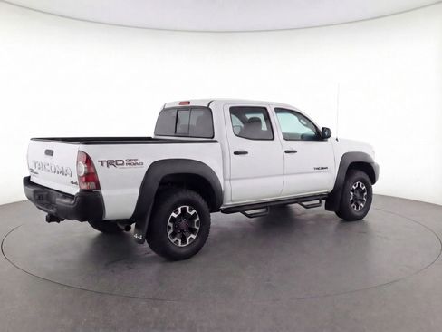 Used 2025 Toyota Tacoma TRD Off-Road image 9