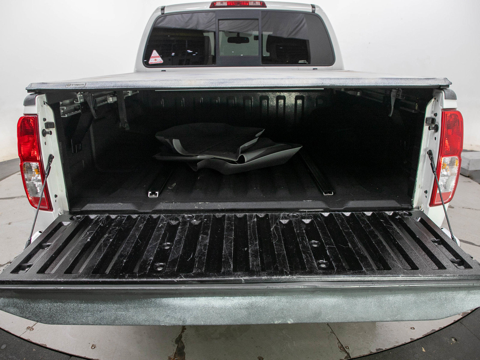 Used 2018 Nissan Frontier SV w/ Value Truck Package AWD/4WD image 17