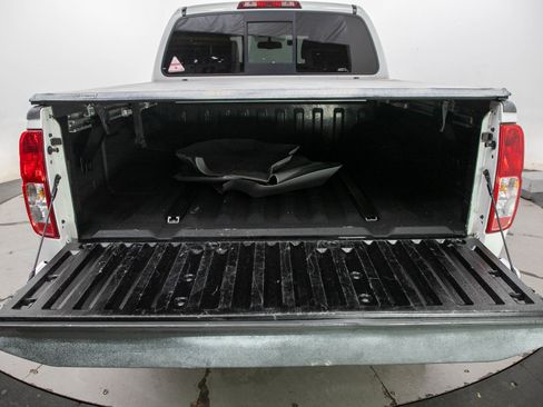 Used 2018 Nissan Frontier SV w/ Value Truck Package AWD/4WD image 17