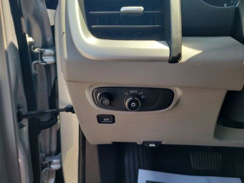 Used 2020 GMC Terrain SLE w/ Driver Convenience Package FWD image 17
