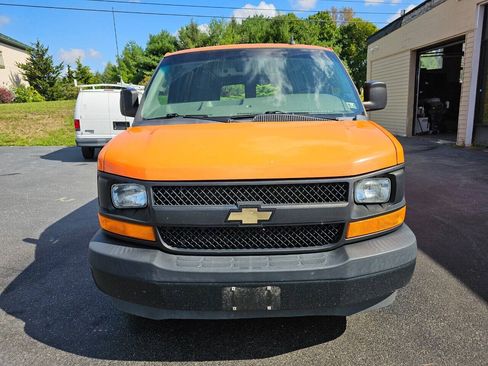 Used 2017 Chevrolet Express 2500 RWD image 8