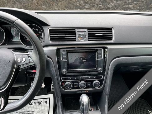 Used 2017 Volkswagen Passat 1.8T R-Line FWD image 5
