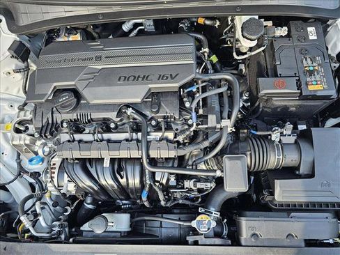 New 2025 Hyundai Elantra Limited w/ Cargo Package image 19