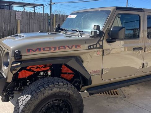 Used 2020 Jeep Gladiator Mojave image 2