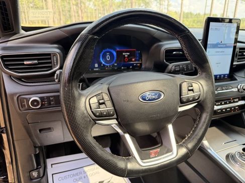 Used 2020 Ford Explorer ST w/ ST Street Pack image 18