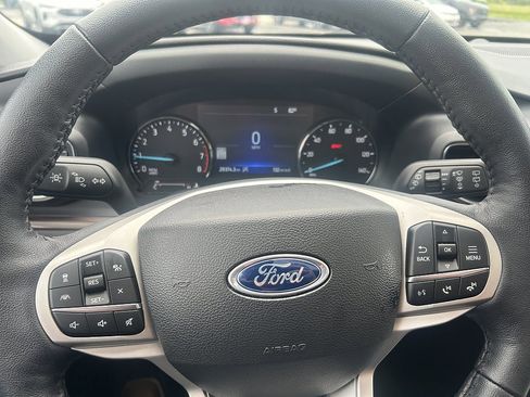 Used 2024 Ford Explorer Limited w/ Limited Technology Package AWD/4WD image 16