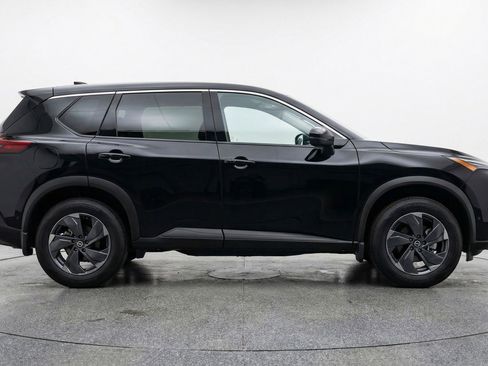 Used 2025 Nissan Rogue SV image 11