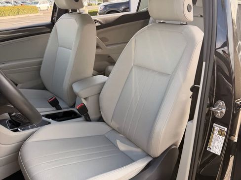 Used 2023 Volkswagen Tiguan SE R-Line FWD image 9