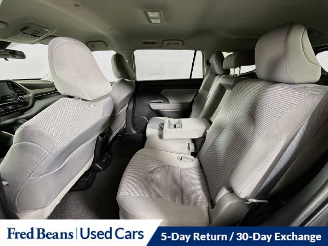 Used 2022 Toyota Highlander LE AWD/4WD image 28