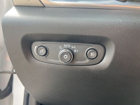 Used 2018 Chevrolet Traverse LT image 22