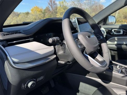 Used 2025 Jeep Compass Limited w/ Elite Group image 2