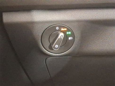 Used 2024 Volkswagen Jetta SE image 23