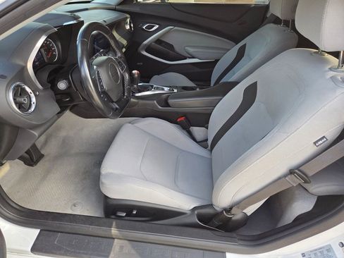 Used 2023 Chevrolet Camaro LT w/ Technology Package image 16