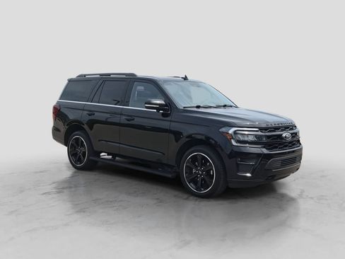 Used 2023 Ford Expedition Limited AWD/4WD image 2