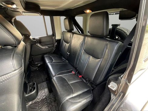 Certified 2018 Jeep Wrangler Unlimited Sahara AWD/4WD image 22