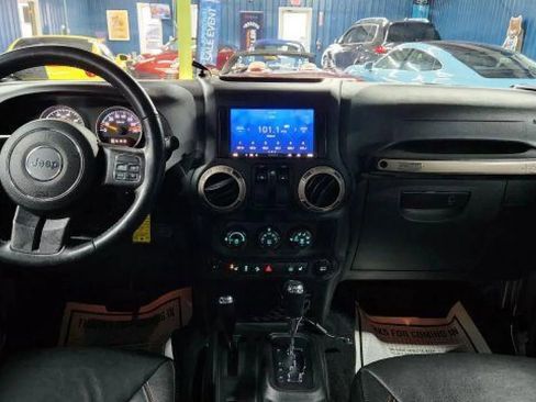 Used 2017 Jeep Wrangler Sahara image 27