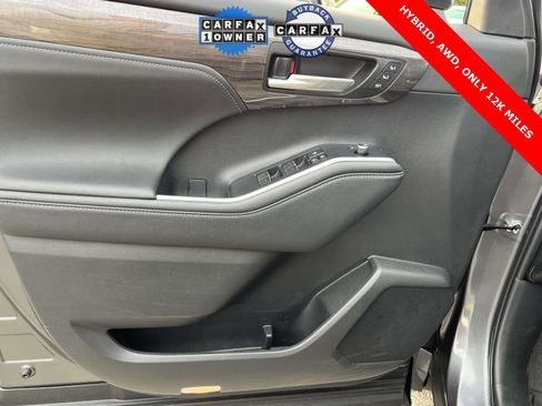 Used 2024 Toyota Highlander Platinum image 22