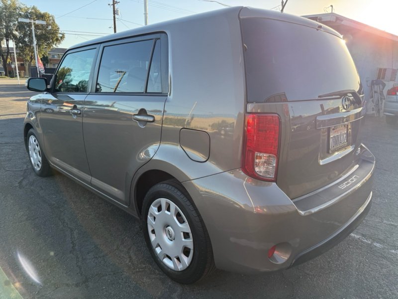 Used 2013 Scion xB FWD image 6