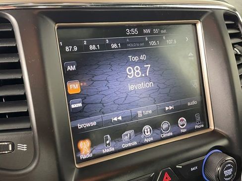 Used 2017 Jeep Grand Cherokee Overland w/ Jeep Active Safety Group image 7