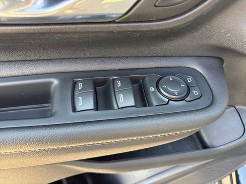 Used 2023 GMC Terrain SLE w/ Elevation Edition FWD image 9