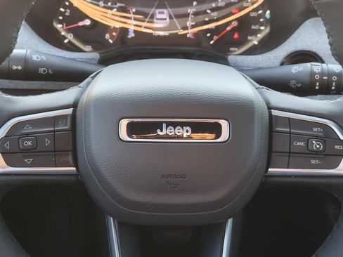 Used 2025 Jeep Compass Latitude AWD/4WD image 24