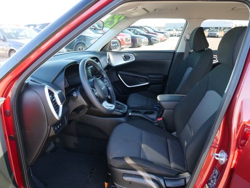Used 2023 Kia Soul LX image 16