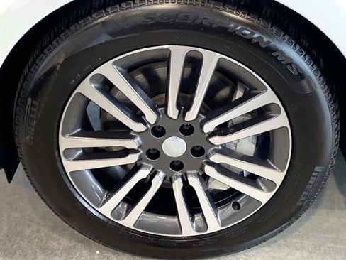 Used 2025 Land Rover Range Rover Long Wheelbase SE AWD/4WD image 30
