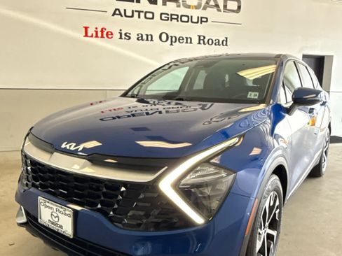 Used 2023 Kia Sportage EX FWD image 2