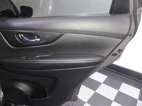 Used 2017 Nissan Rogue S AWD/4WD image 24