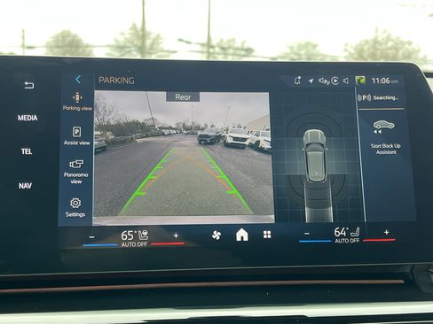 Used 2025 BMW X1 xDrive28i w/ M Sport Package image 4