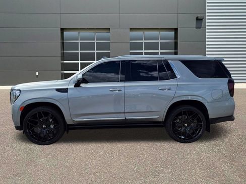Used 2024 GMC Yukon Denali w/ Advanced Technology Package AWD/4WD image 9