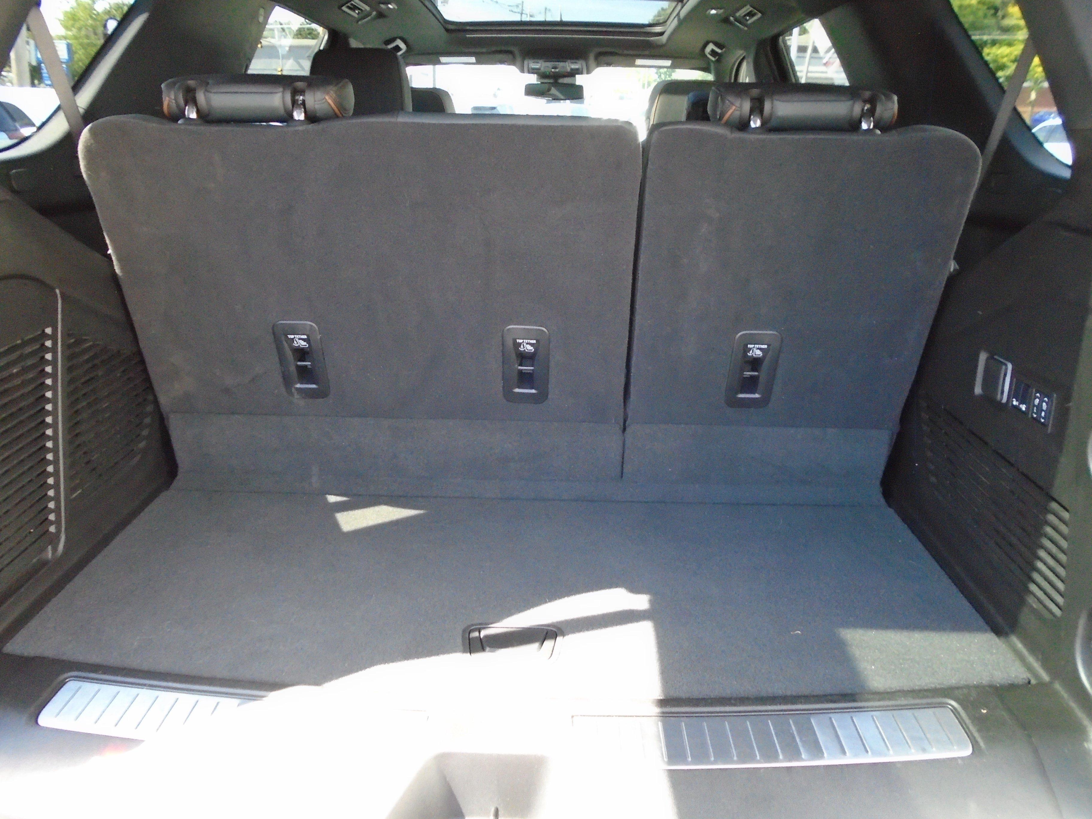 Used 2025 GMC Yukon AT4 AWD/4WD image 46