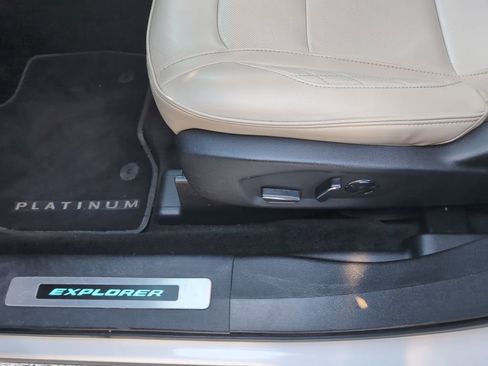Used 2016 Ford Explorer Platinum image 20
