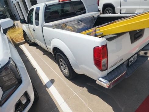 Used 2014 Nissan Frontier S RWD image 3